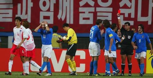 韩日世界杯黑哨的相关图片